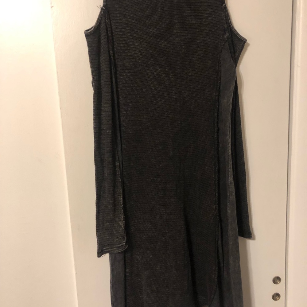Super soft Able BNWT medium cold shoulder tunic - Picture 5 of 5